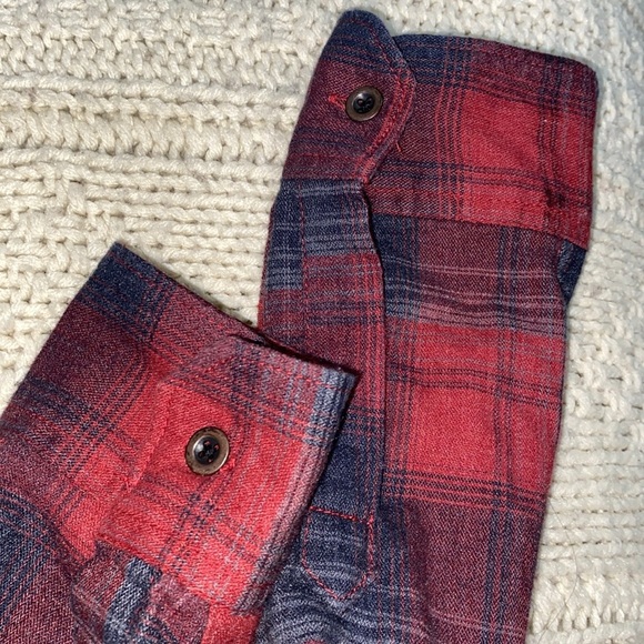 Wrangler red plaid button up shirt size medium - Picture 4 of 8